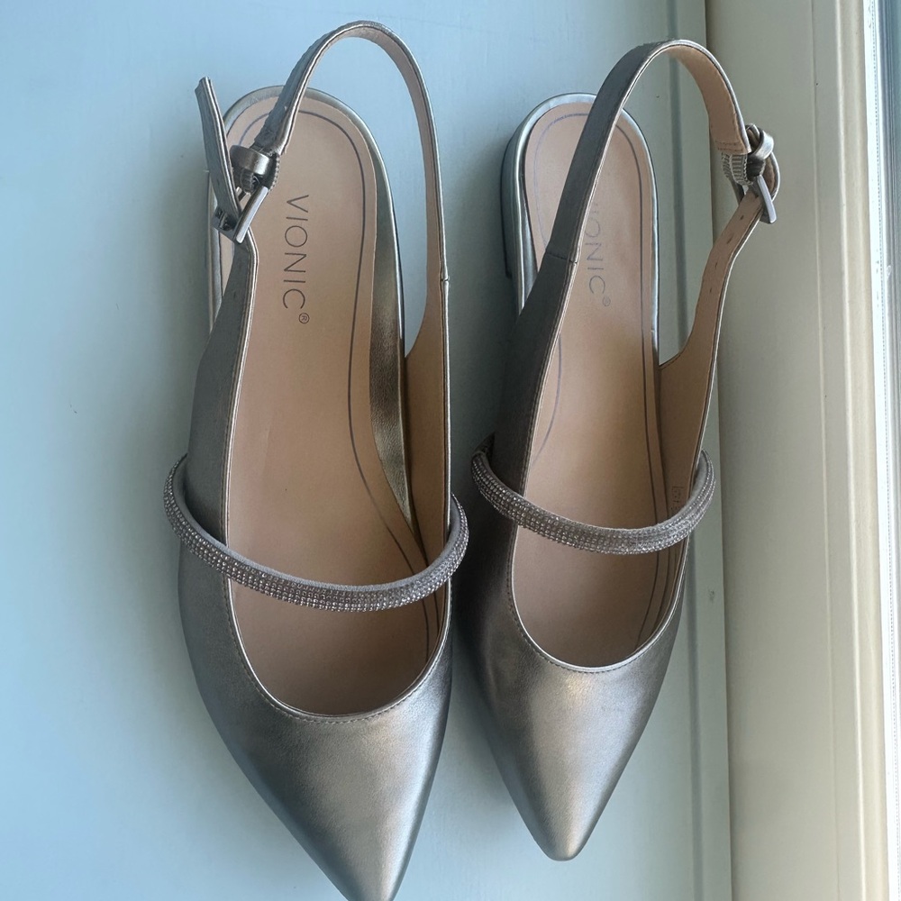 Vionic Presidio dress flats in Platinum Leather - Picture 2 of 6